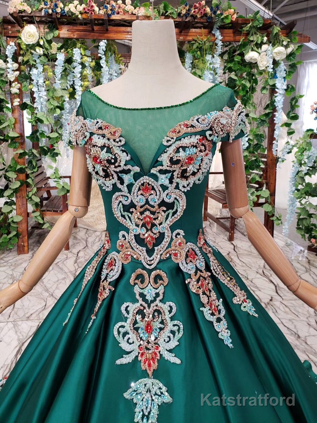 Luxury Green Round Neck Short Sleeves Prom Dresses with Beading