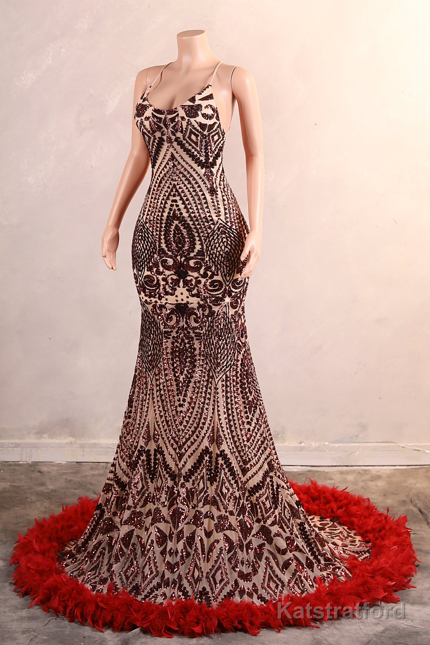 Backless Sequins Mermaid Prom Dresses Burgundy Party Evening Dresses with Feather Chapel Train