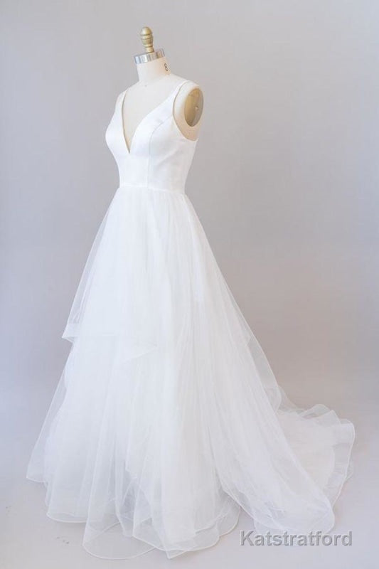 Beautiful V-neck Tulle A-line Wedding Dress