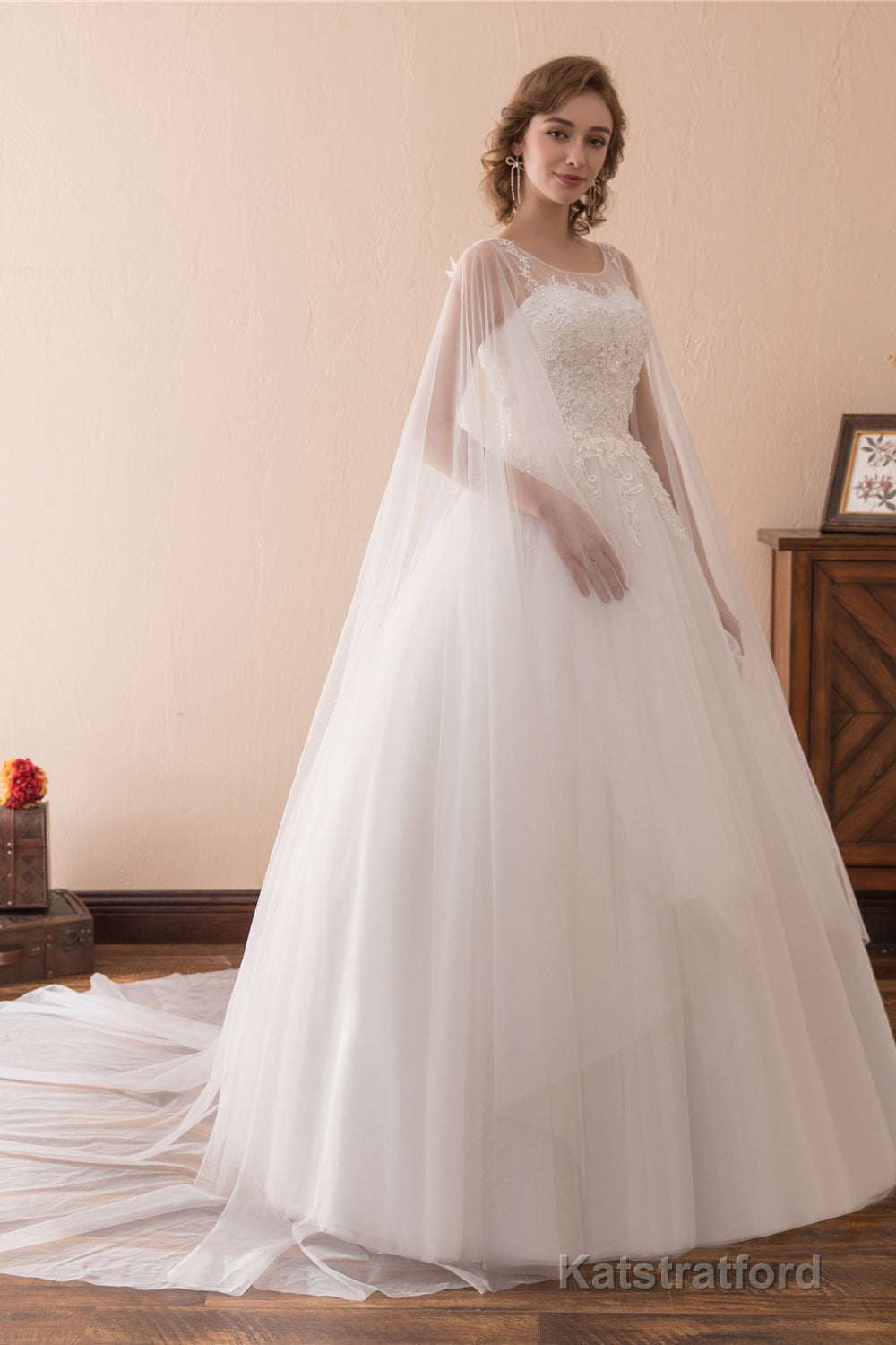 Cape Cloak Tulle Appliques White Wedding Dresses