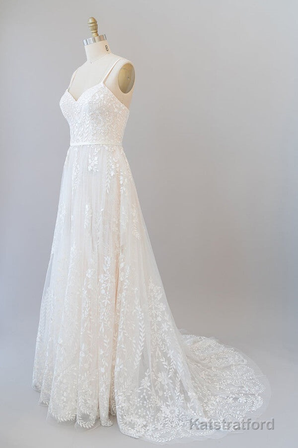 Chic Long A-line Sweetheart Spaghetti Strap Appliques Tulle Wedding Dress