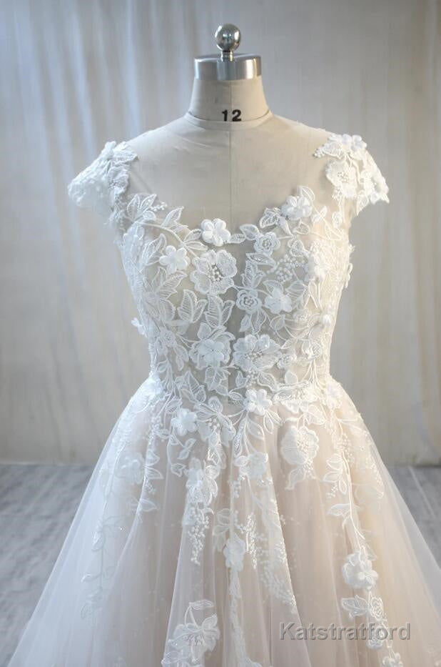 Elegant Long A-Line Bateau Backless Appliques Lace Tulle Wedding Dress