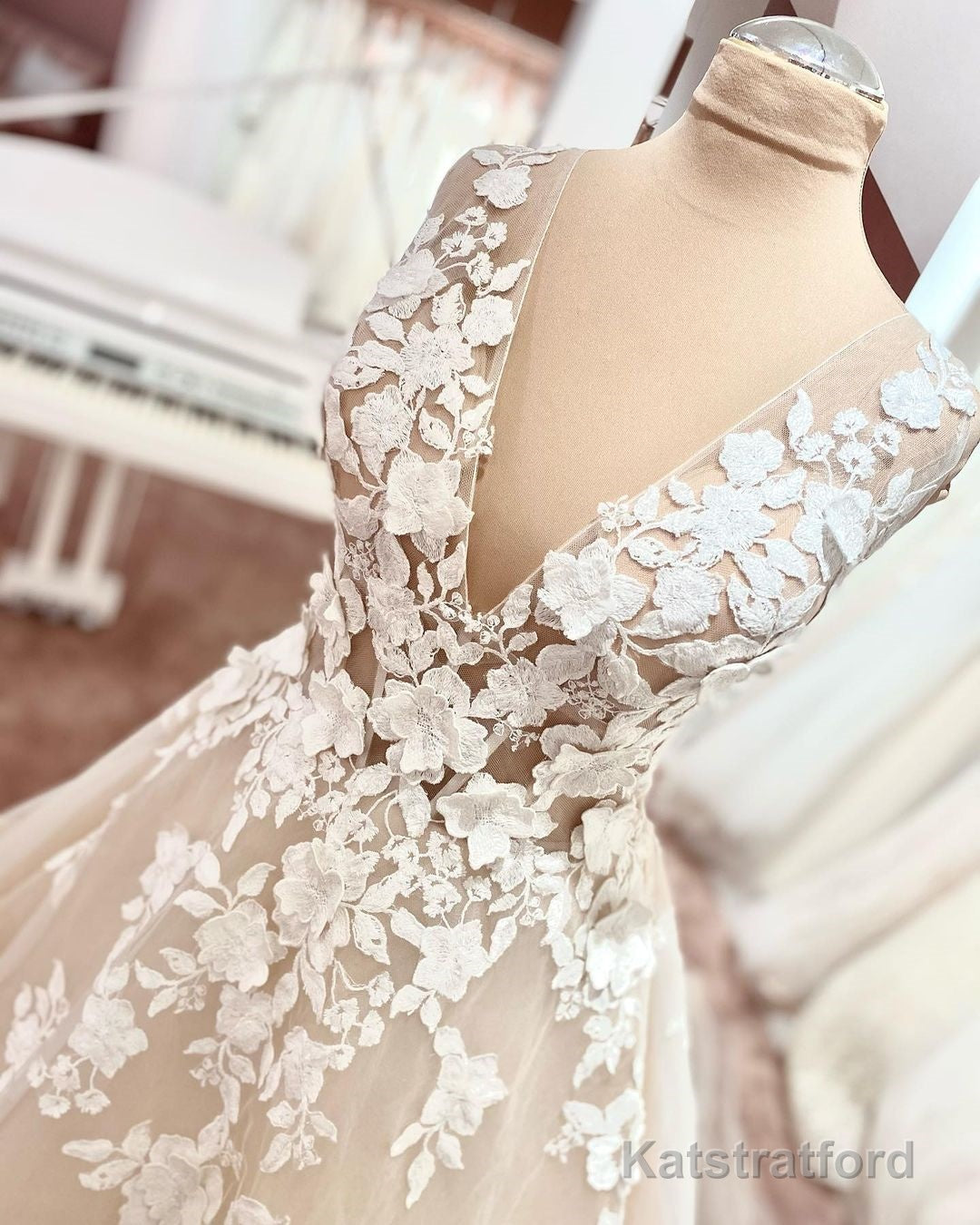 Long A-Line V-neck Wide Straps Backless Appliques Lace Tulle Wedding Dress