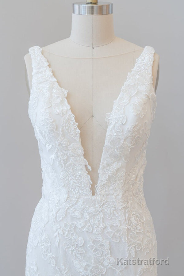 Long Mermaid V-neck Appliques Tulle Lace Wedding Dress