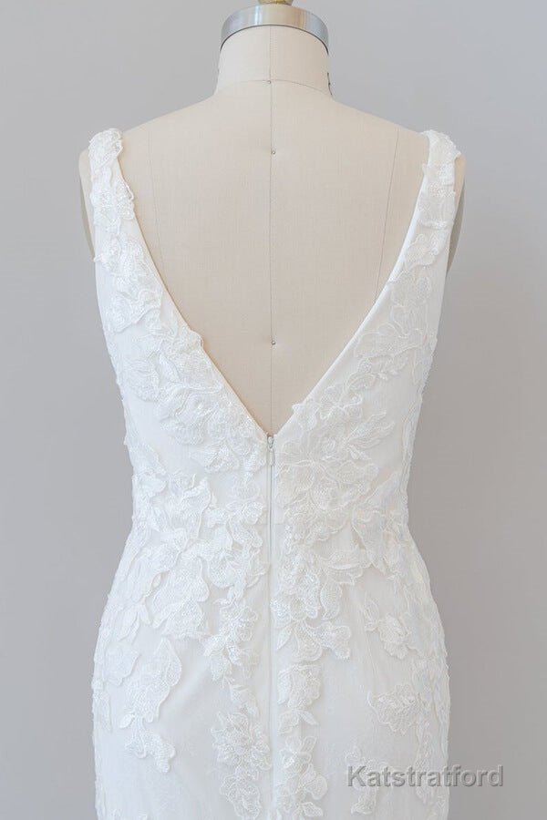 Long Mermaid V-neck Appliques Tulle Lace Wedding Dress
