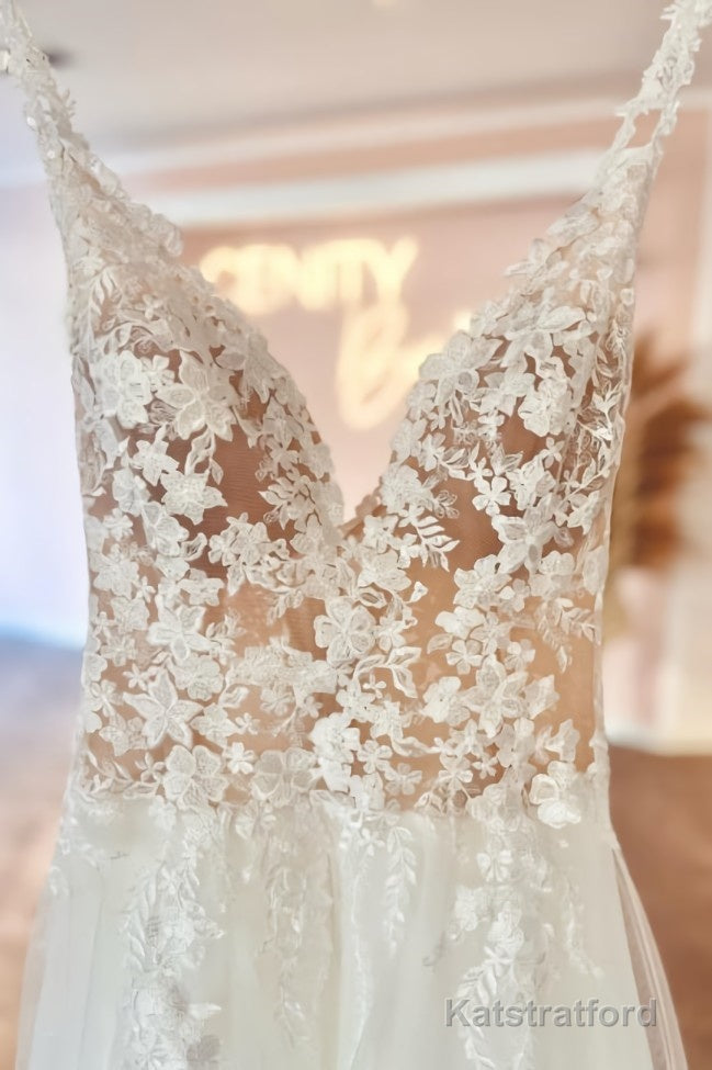 Modern Sweetheart Long V-Neck Sleeveless Lace Wedding Dresses Online