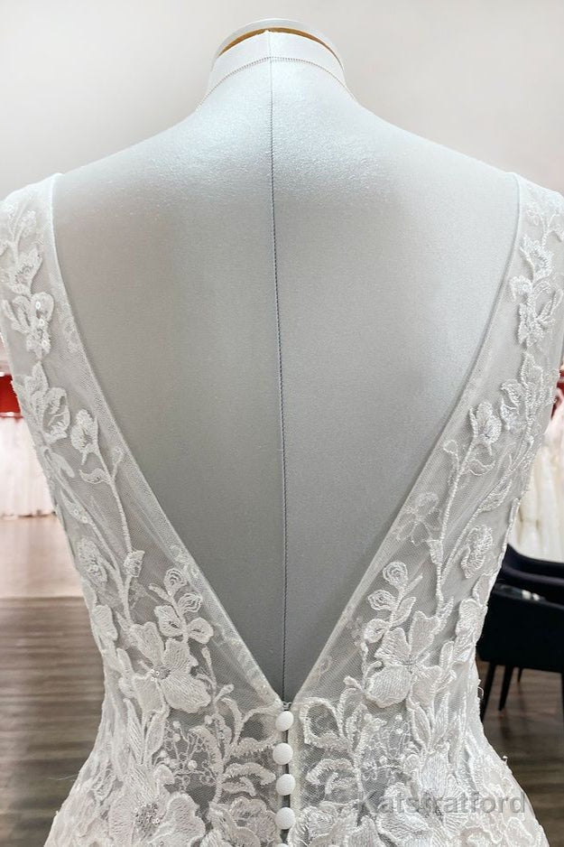 Modest Long A-line V-neck Open Back Tulle Wedding Dress with Appliques Lace