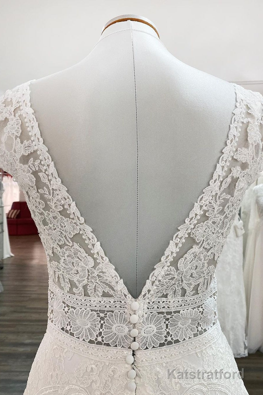Simple Long A-line V-neck Tulle Appliques Lace Wedding Dress