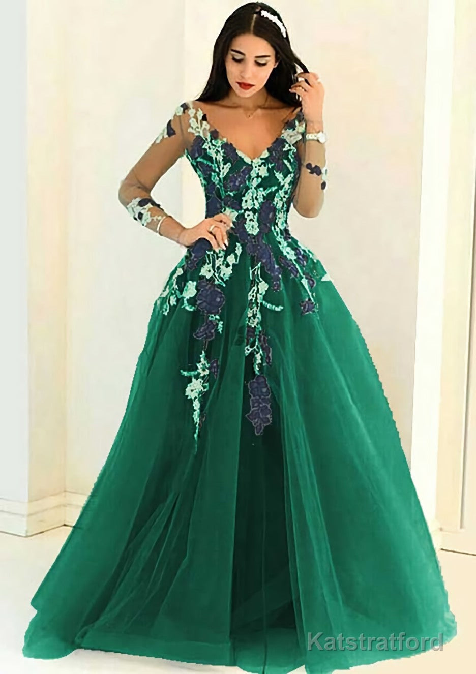 Tulle Long/Floor-Length A-Line/Princess Full/Long Sleeve V-Neck Zipper Evening Dresses With Appliqued