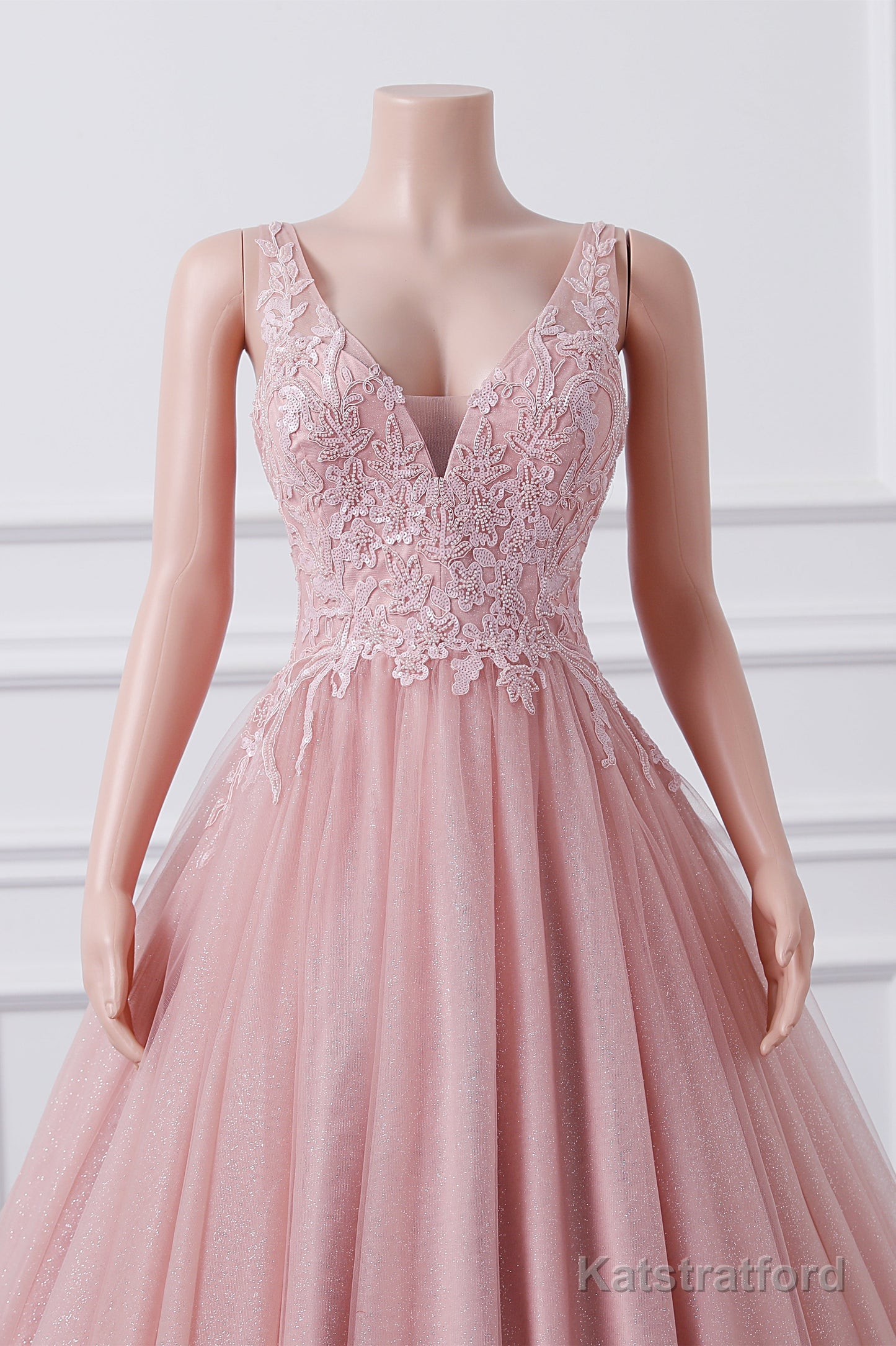 Girls Sequins V neck Dusty Rose Prom Dresses A-line Tulle Ball Gown Quinceanera Dress Sweet 16 Party Dresses