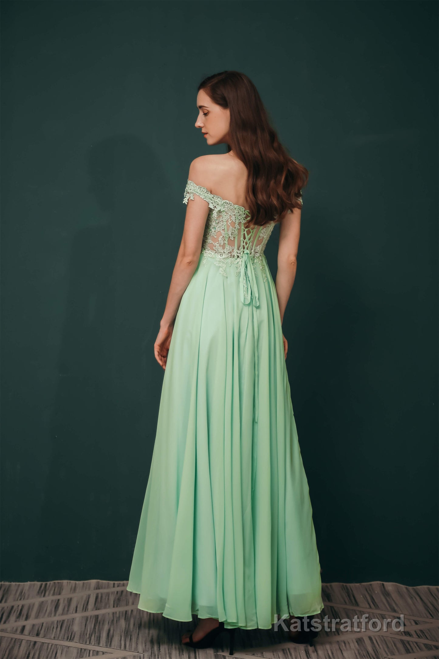 Off The Shoulder Charming Long Chiffon Prom Dresses With Appliques